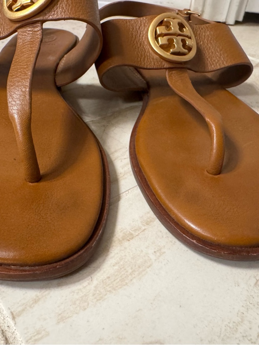 Tory Burch Chestnut Leather Logo Thong Sandals - Picture 2 of 5